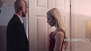 play 他雇了一个妓女,女儿出现了