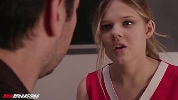 play Nuove sensazioni - La cheerleader adolescente bionda impazzisce per il cazzo (coco lovelock)