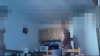 Putar Beresiko bersenang-senang di depan tirai yang terbuka, dia tidak mau tapi...