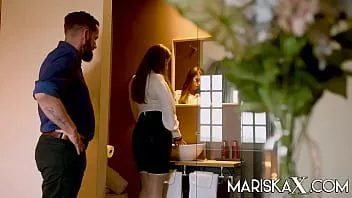 play Mariskax animando a lady lyne con una gran polla