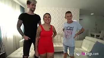 play Lei non ha limiti! anty insegna sesso a due un paio di principianti inesperti