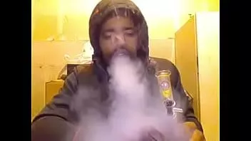 播放 当你清理烟枪并第一次点火时