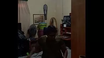 play Brij se masturba e goza em um vestido cor de azeitona