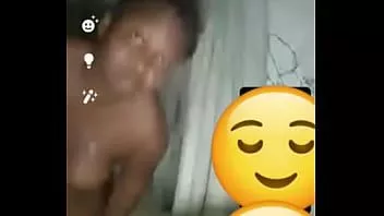 play Panggilan video wanita Nigeria dengan pacar