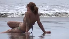 play MILF latina non riesce a resistere al cazzo indurito dalla spiaggia del figliastro