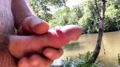 play Wypełniona spermą sesja masturbacji na świeżym powietrzu nad rzeką