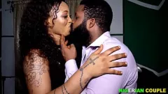 play Exotisch Nigeriaans stel Krissyjoh en partner in intense kantoorgemeenschap - grote lul en tatoeages