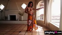 Reproducir Todo el ébano natural Angel Constance se burla y se desnuda en solitario