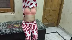 play Hintli Hizmetçi Malkin Nokar'ın Yumurta ve Osuruk ile Ateşli XXX Karşılaşması Net Hintçe Sesle