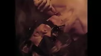 play Urmează-i indicațiile inimii ei, blonda bimbo apus de soare, Thomas sa întâmplat să fie în temniță cu câțiva bărbați supărați cu plug anal înțepenit în fund.